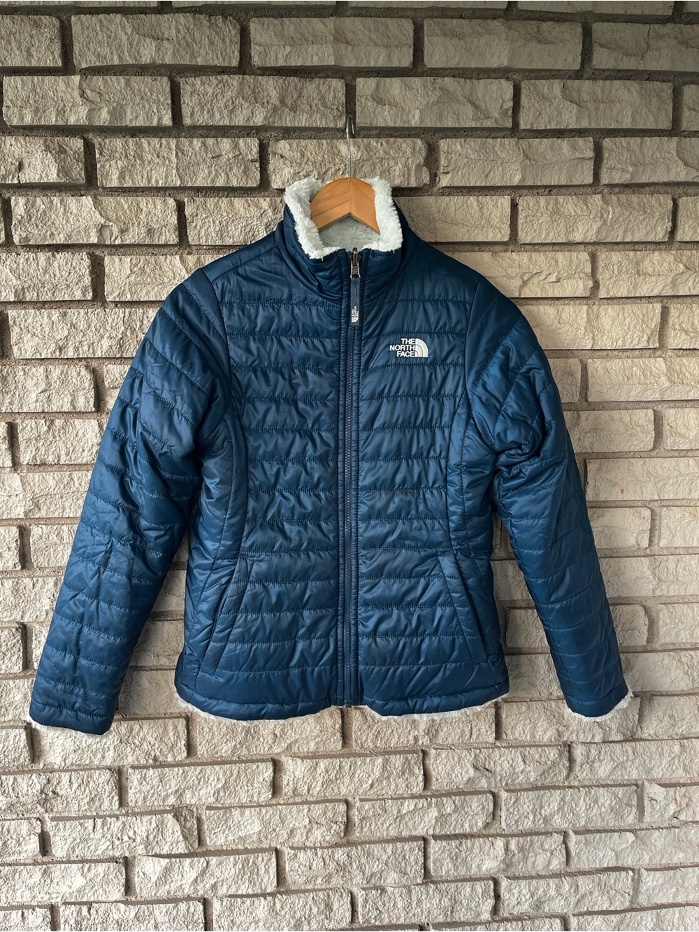 Girl’s The North Face Navy Quilted Lined Puffer Jacket Size L (14/16)